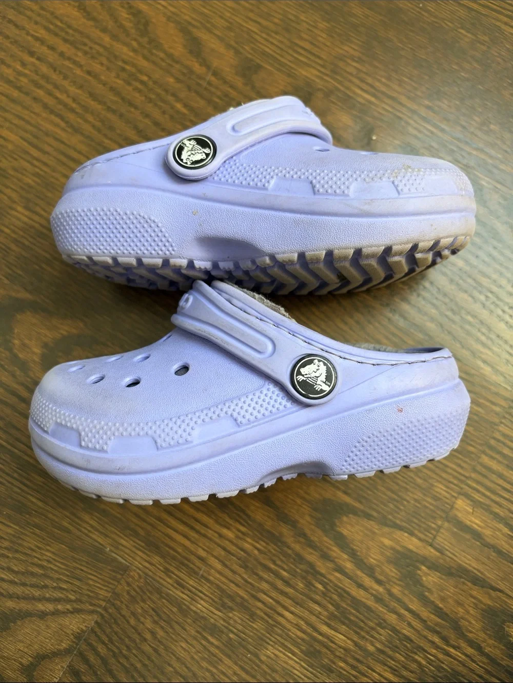 CROCS Kids Lavender Faux-Fur Lined Clogs. C8